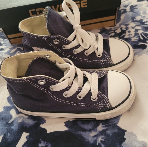 Toddler size 8 Converse - Picture 3 of 5